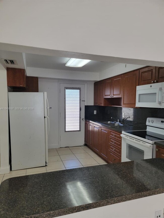 Foto del edificio - 2005 Sans Souci Blvd