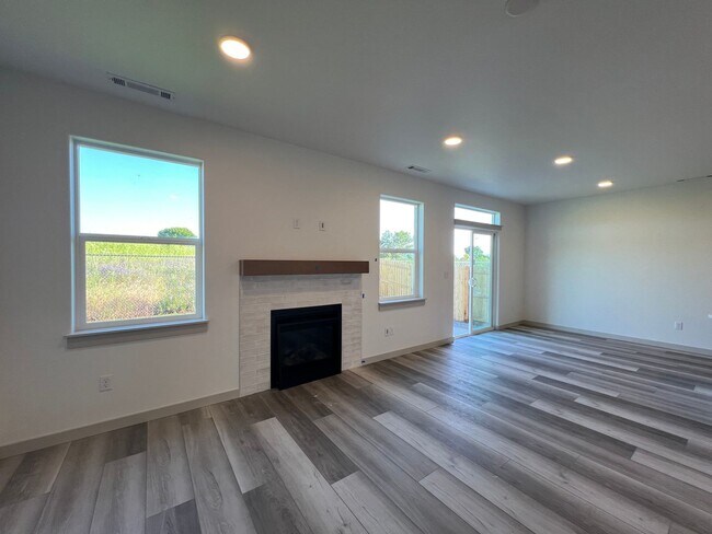 Foto del edificio - New Construction | 3 bed, 2 bath home in E...