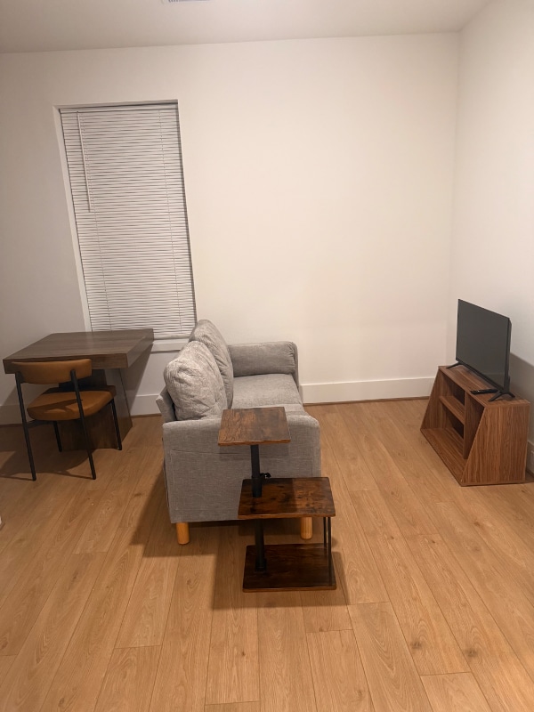 Foto del edificio - 1901 S Victory St