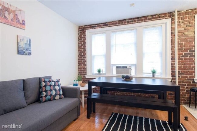 Building Photo - 244 Kelton St