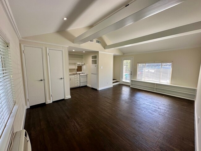 Building Photo - 3020 5th Ave