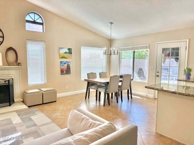 Foto del edificio - 369 W Stacey Ln