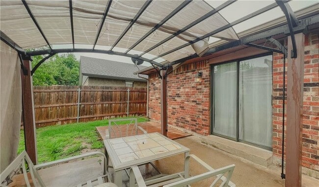 Building Photo - 712 S Willowood Dr