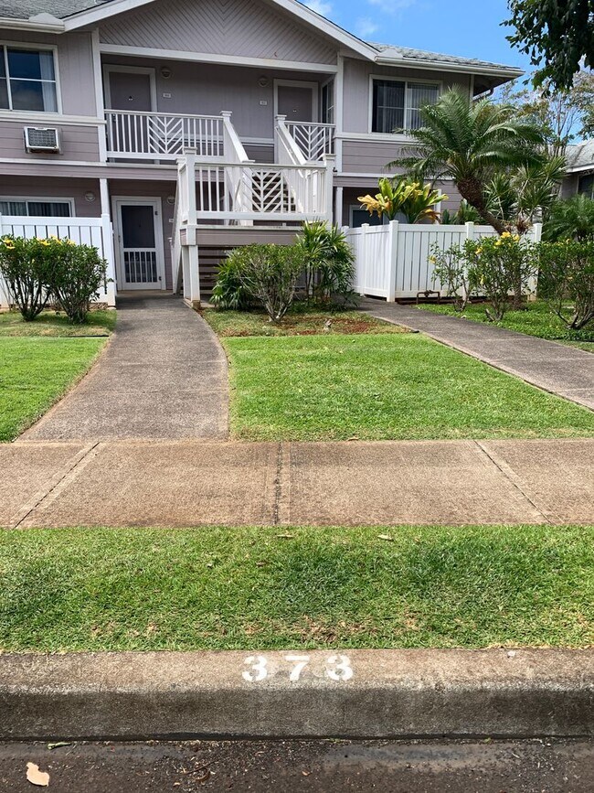 Building Photo - Available May 12, 2025 | 2 Bedroom, 2 bath...
