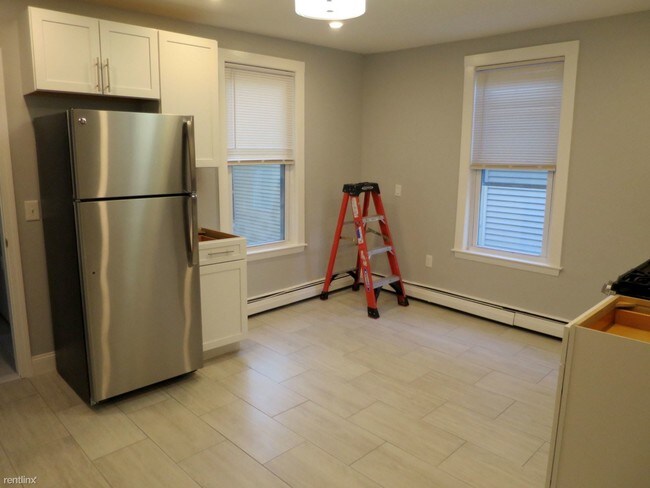 Building Photo - 3 br, 1 bath House - 35 Union Sq