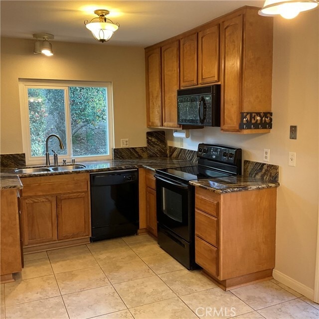 Foto del edificio - 3110 Ravenwood Ct