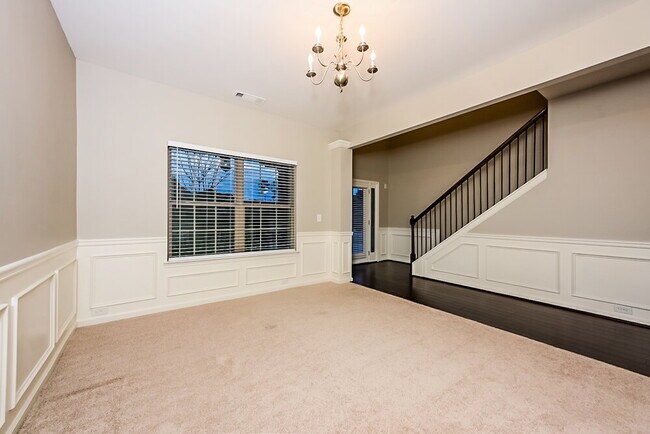 Foto del edificio - 559 Dahlia Dr