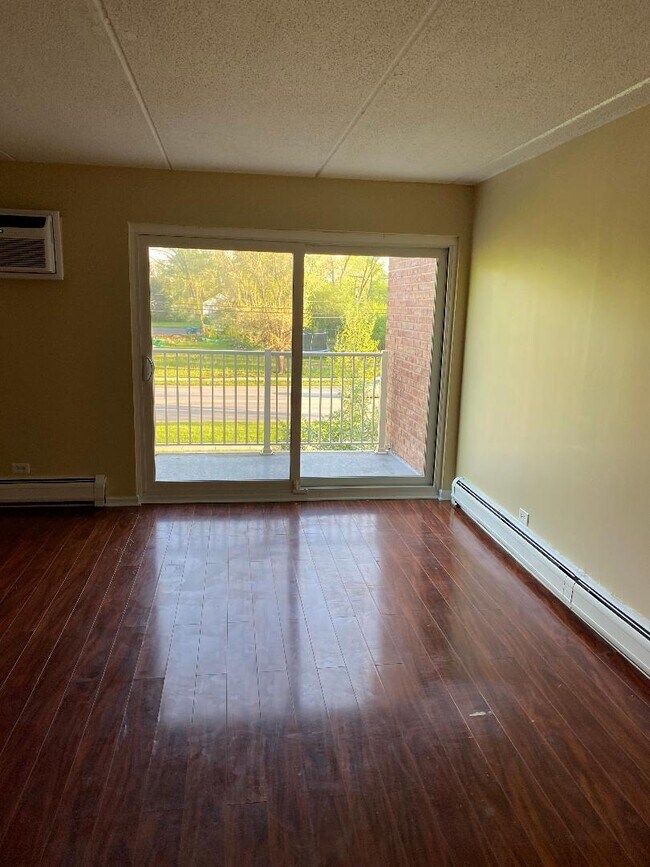 Foto del edificio - 300 W Fullerton Ave