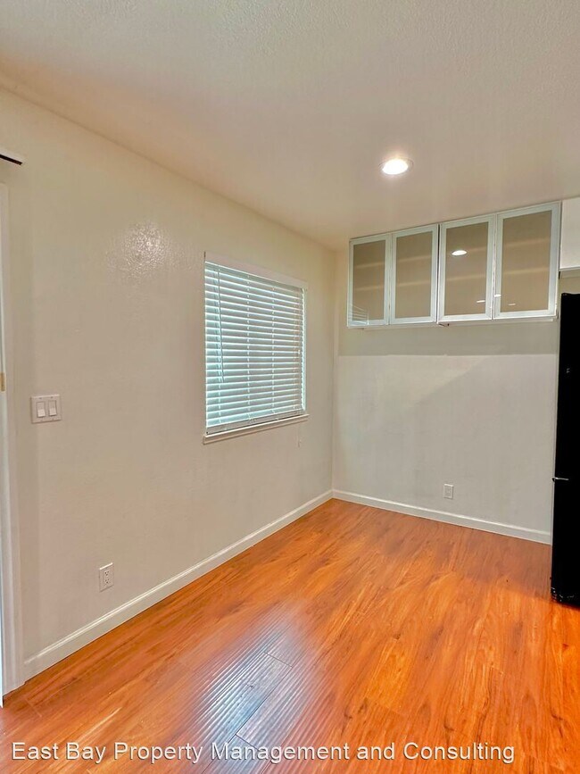 Foto del edificio - 2 br, 2 bath House - 3451 Pennsylvania Cmn.