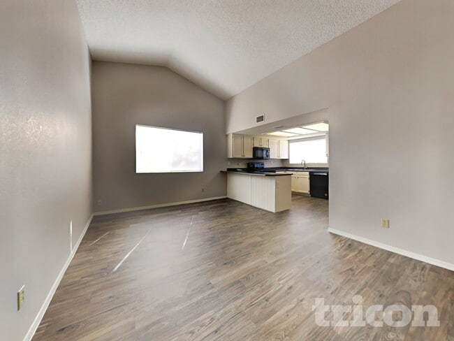 Building Photo - 8427 W Orchid Ln