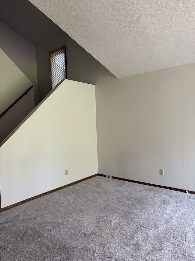 Building Photo - 4016 Pfeiffer Ct