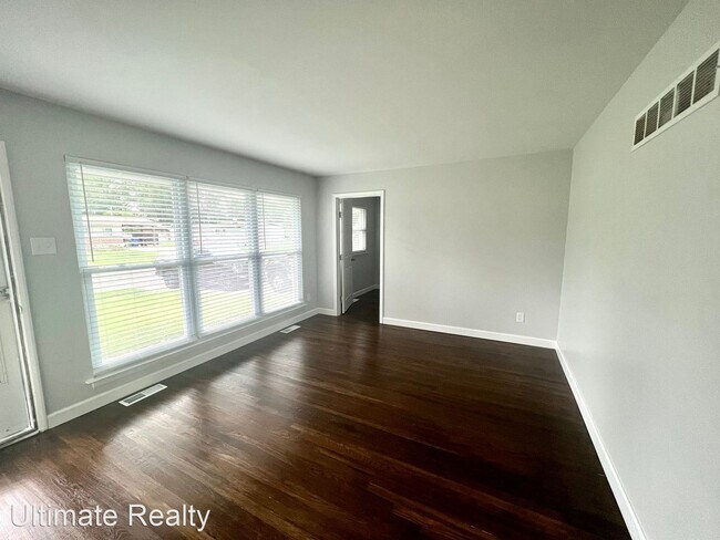 Foto del edificio - 3 br, 1 bath House - 1055 Canisius Ln.