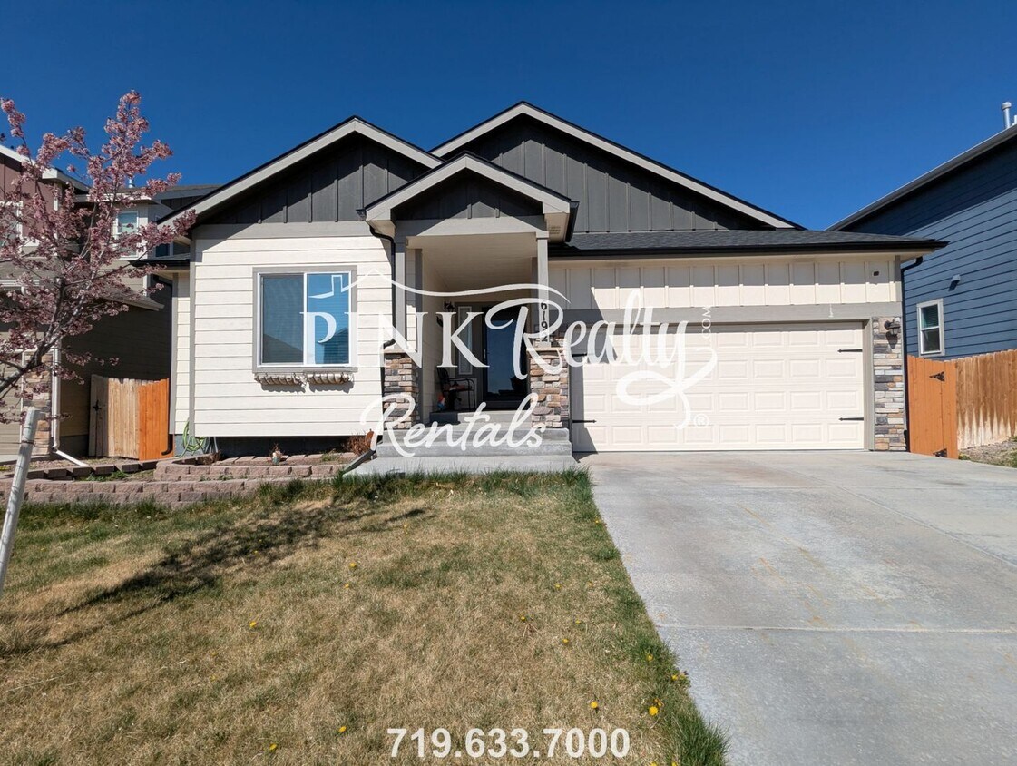 Primary Photo - Magnificent 5-bedroom home in Lorson Ranch