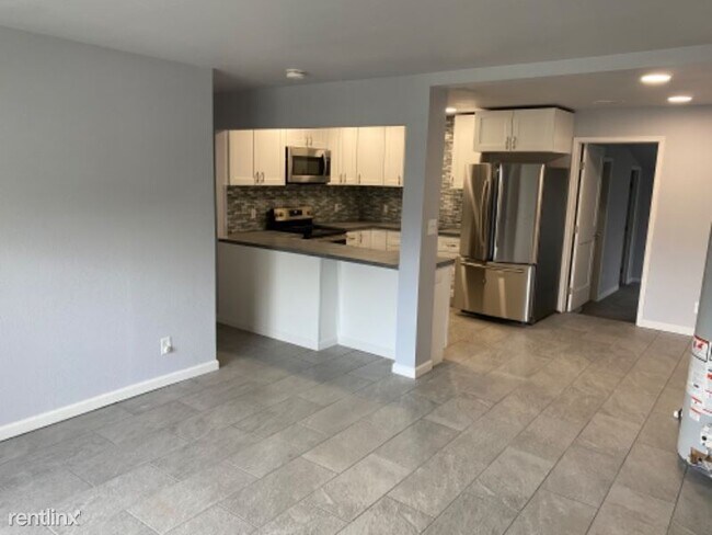Building Photo - 5 br, 3 bath House - 5609 E Minnesota Dr