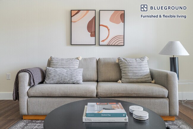 Foto del edificio - 1501 W Howard Ln