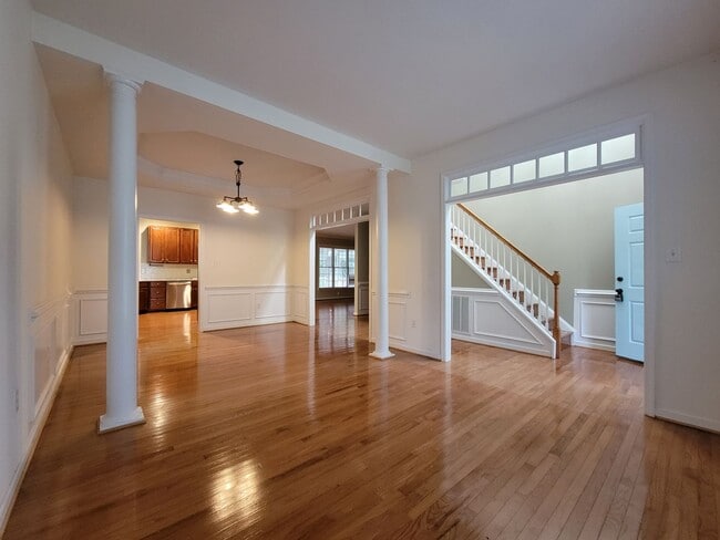 Building Photo - Large contemporary in Birkdale Subdivision...