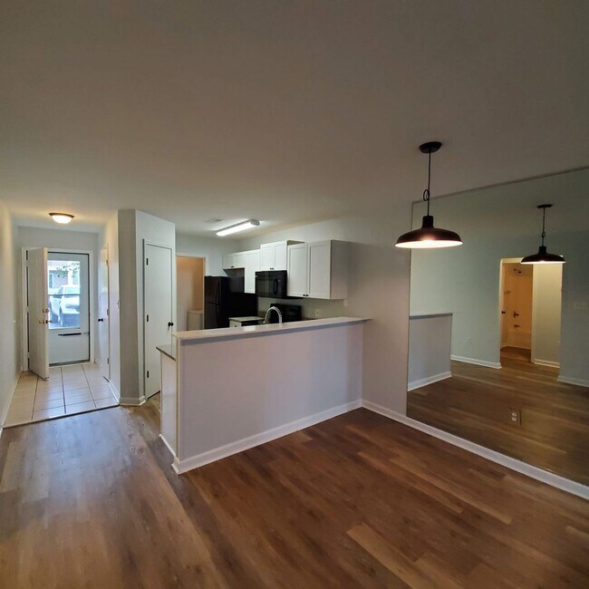 Building Photo - Claypond Village