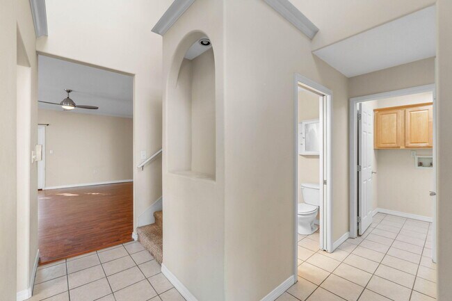 Building Photo - 1916 Kadima Cir