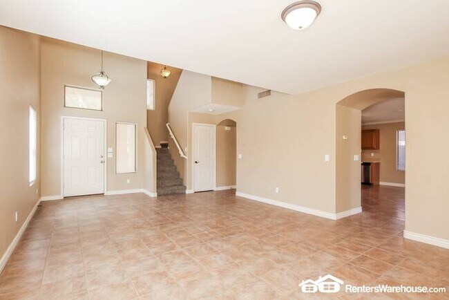 Building Photo - Beautiful 2 Story 5bed/2.5 bath