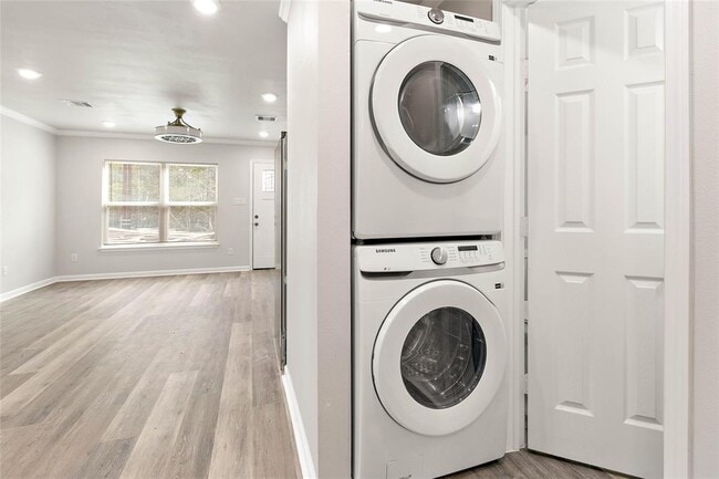 Building Photo - 28402 Champion Oaks Dr