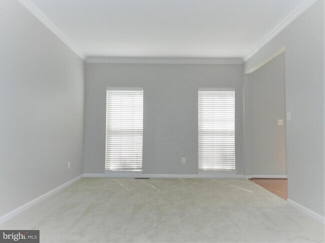 Building Photo - 5203 Linden Dr