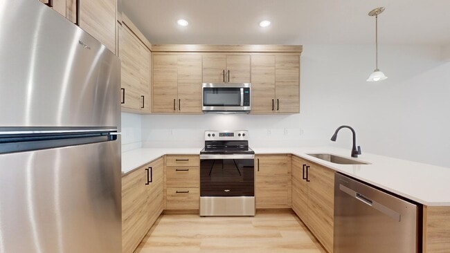 Building Photo - 1135 W 250 S