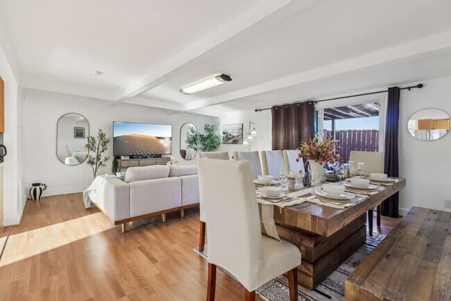 Building Photo - 609 Carlsbad St