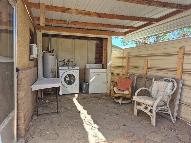 Foto del edificio - Fully furnished efficiency