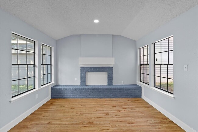 Foto del edificio - 19718 Lake Hollow Ln