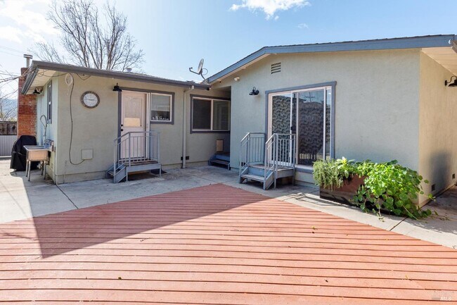 Building Photo - 582 Fernando Dr