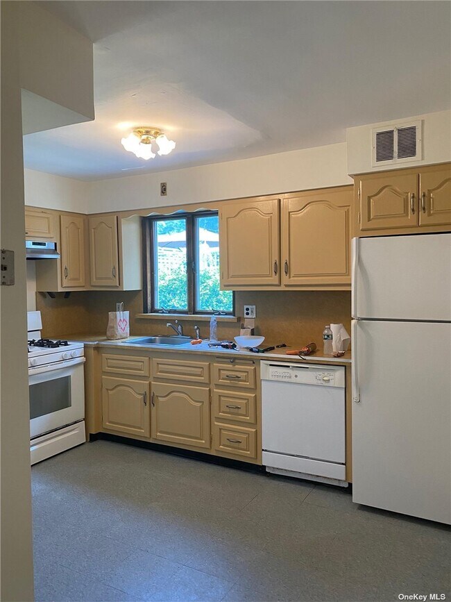 Building Photo - 63 Bar Beach Rd