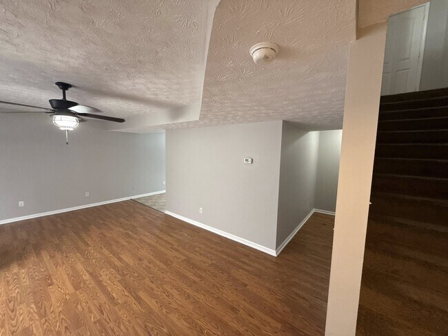 Foto del edificio - 112 Tanbark Dr