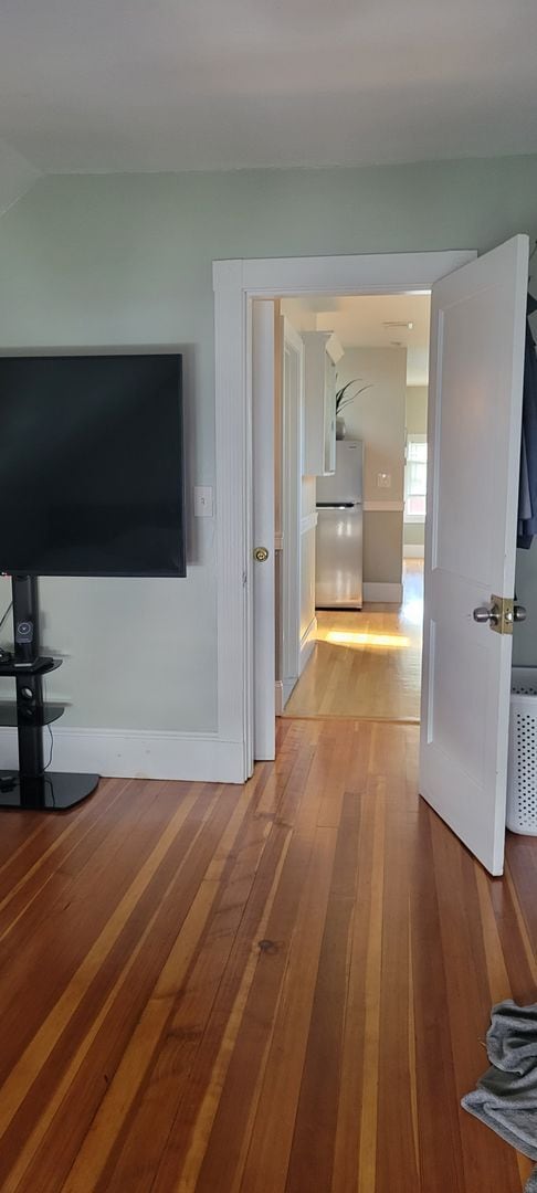 Building Photo - Easy access to UMASS! Cozy 2 bedroom Walk ...