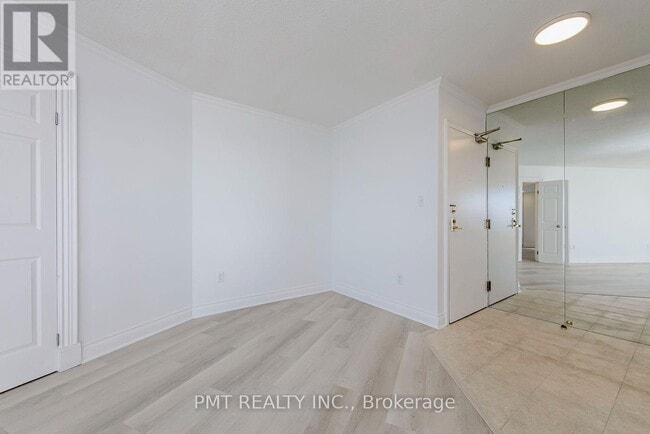 Building Photo - 270 Queens Quay W