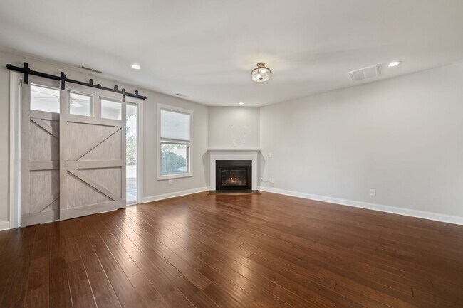 Foto del edificio - Townhome in the Perfect Durham Location!