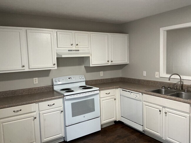 Building Photo - 279 Tinker Hill Cv