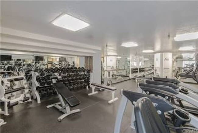 Building Photo - 2bed 2bath in Los Angeles