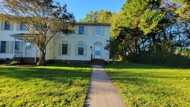 Building Photo - 830 Larch Way