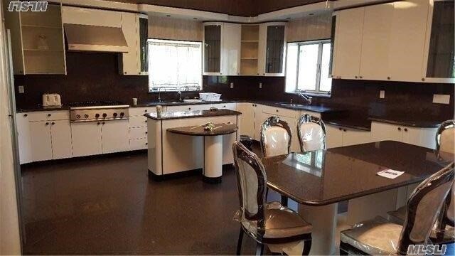 Foto del edificio - 108-57-108-70 70th Ave