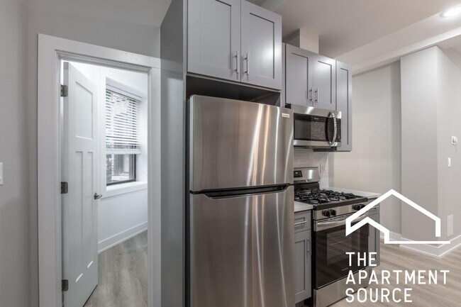 Photo - 438 West Belden Avenue #18 Apartment