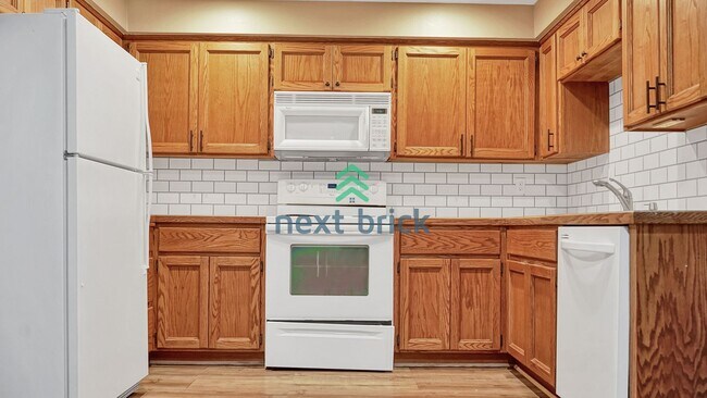 Foto del edificio - 2 BED & 2 BATH CONDO FOR RENT