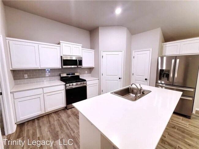 Building Photo - 3 br, 2 bath House - 3721 Central Park Dr.