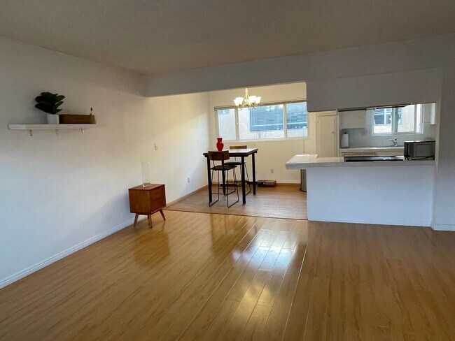 Living Room - 1233 Amethyst St