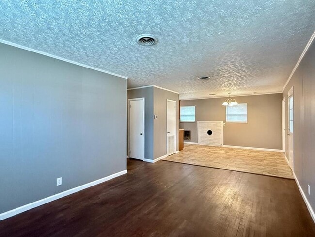 Building Photo - 103 York Dr