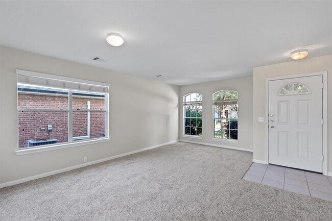 Foto del edificio - 608 Arrowood Pl