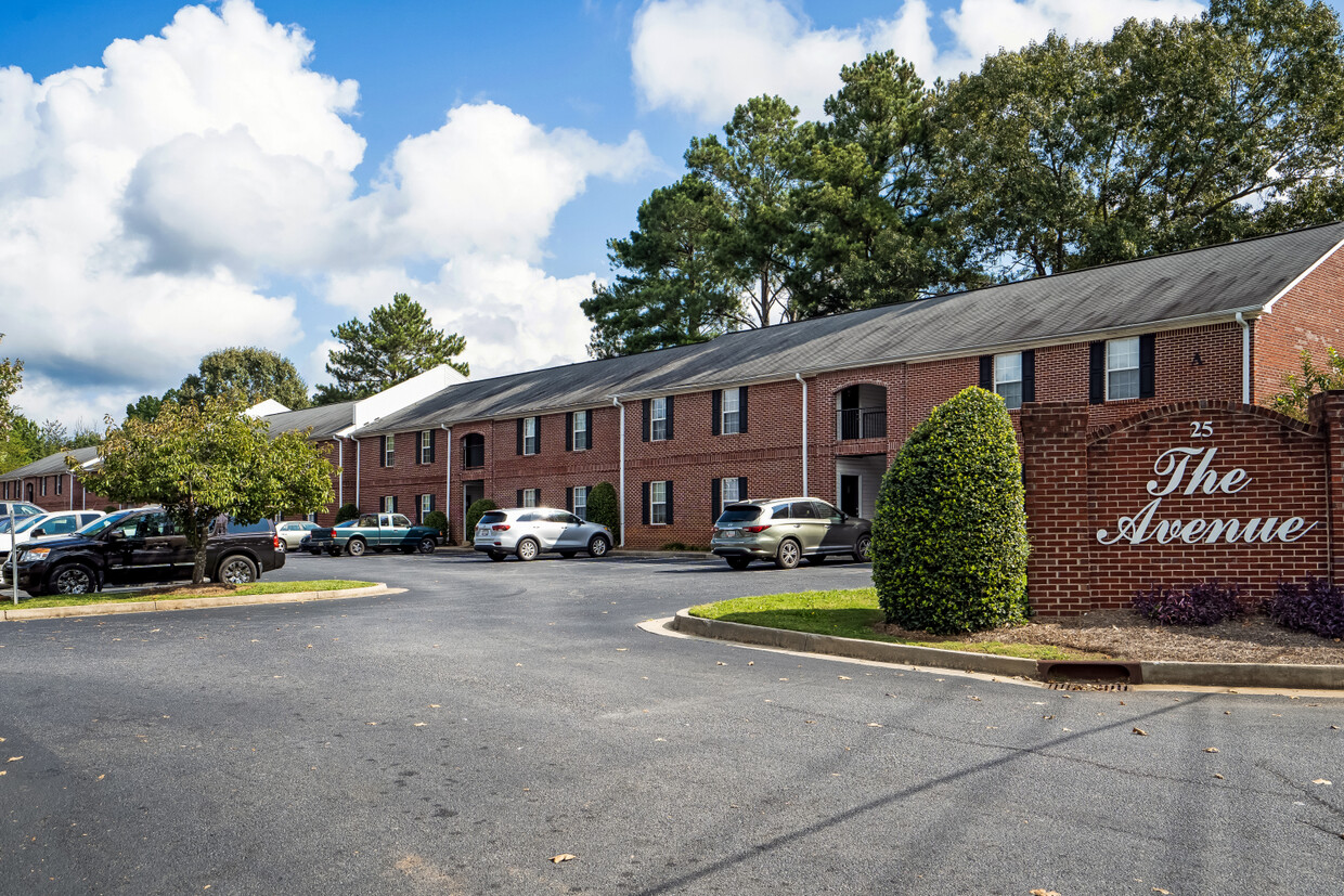 Primary Photo - Avenue Apartments