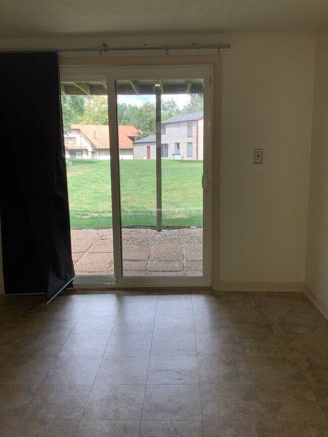 Building Photo - 9437 Macomber Ln