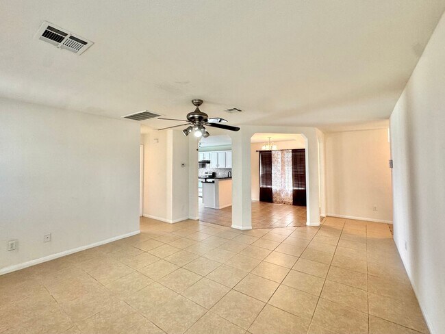 Building Photo - Pre-Holiday Move-In Special!!!  Spacious 5...