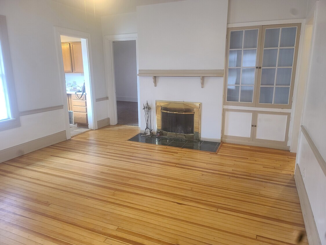 Dining room - 6008 8th Ave