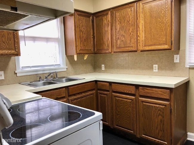 Building Photo - 3 br, 2 bath House - 3913 N 67th St